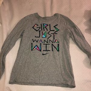 gray long sleeve nike shirt